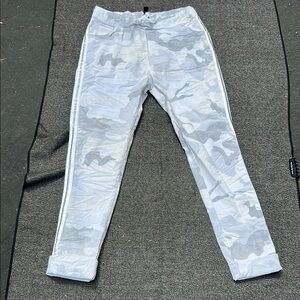 Venti6 NWOT White Camo  Stretchy Drawstring Jogger Pants!Studded Side Trim. S